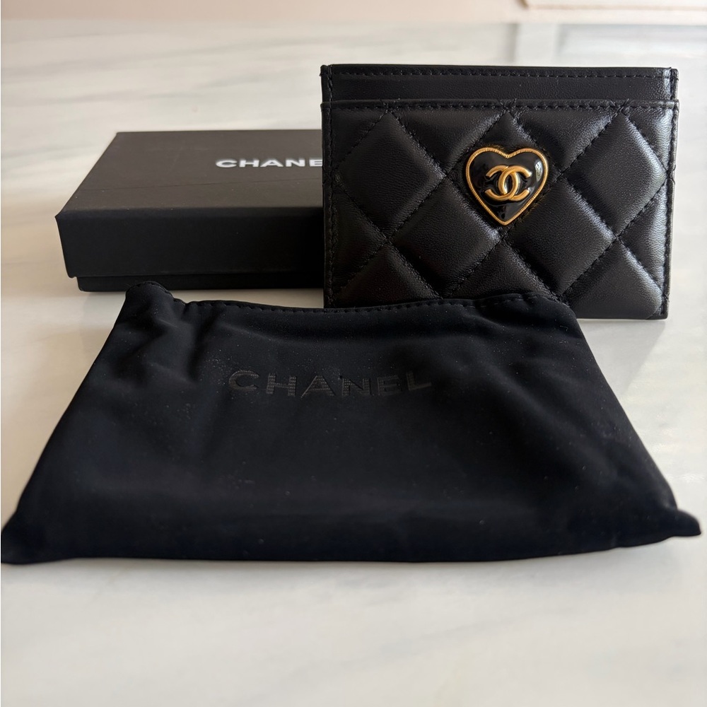 CHANEL Black Quilted Card Holder with Gold Heart CC